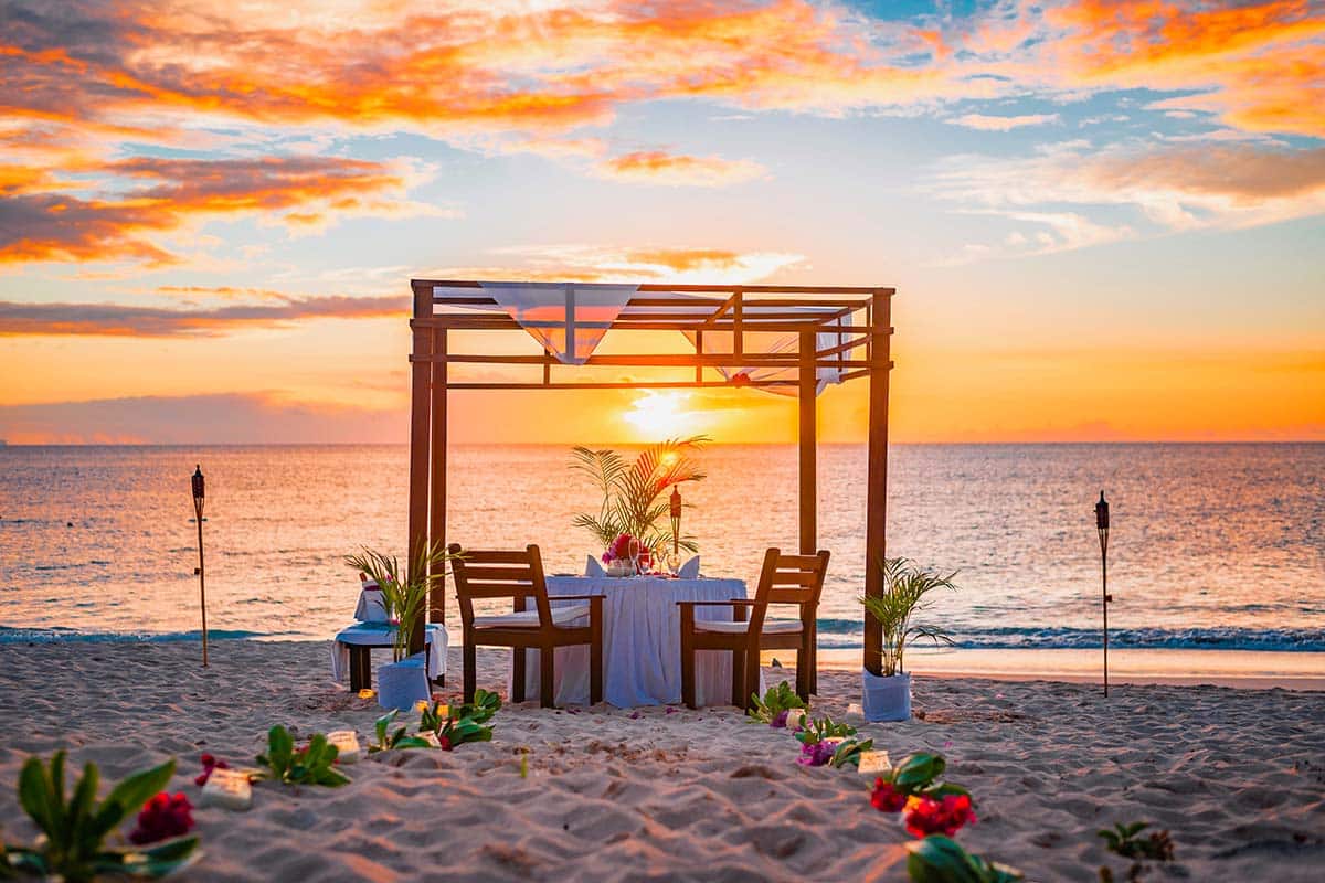 dîner romantique sur la plage