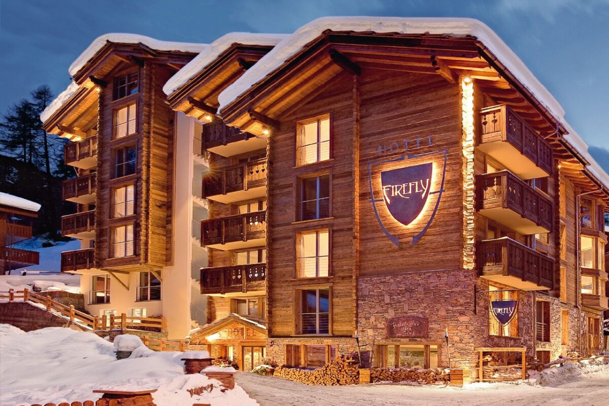 façade de à l'hôtel Firefly Luxury Suites de Zermatt en Suisse