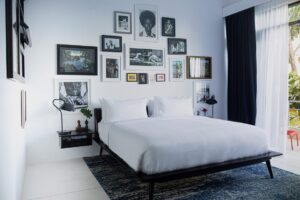 chambre à la décoration mettant en avant l'industrie musicale qui est étroitement liée à l'hôtel