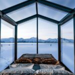 partie chambre du parorama glass cabine ou l'on peut voir tout autour du lit ce qu'il se passe à l'extérieur et ne rater aucune aurore boréale