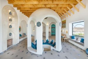 lobby avec salon de l'hôtel Benben By Dhara Hotels sur le Nil à Assouan