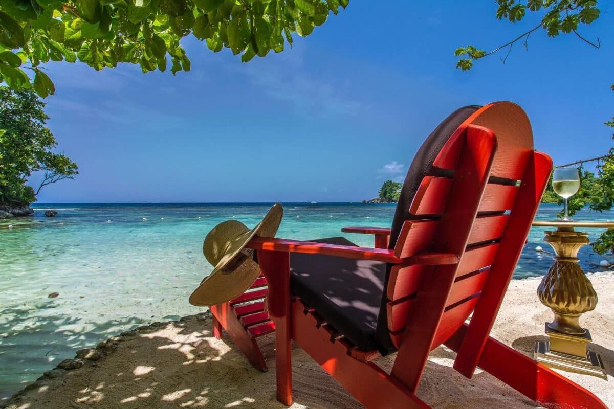 plage privée de l'hôtel dans une petite crique intimiste et à l'abri des regards