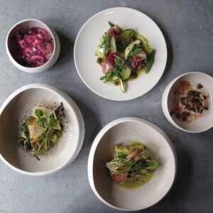 plats servis au restaurant gastronomique à menu unique de l'hôtel Op Oost de Texel