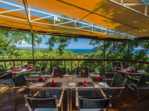 restaurant de l'hôtel ouvert du petit-déjeuner au dîner