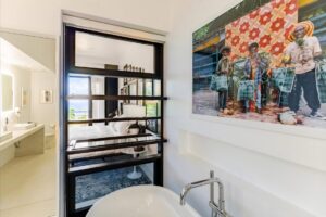 salle de bain de la chambre