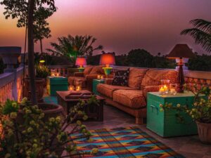 toit terrasse aménagé comme ici avec ce salon chaleureux et cosy à l'hôtel l'hôtel Rooftop Boutique Hotel
