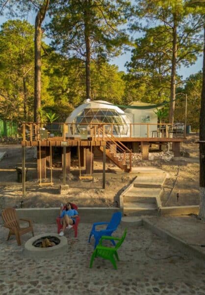 jardin privatif du dôme avec brasero et balançoire