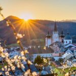 vue panoramique sur la ville et la Basilique de Mariazell depuis l'hôtel