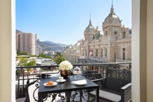 balcon d'une chambre vec vue sur la place