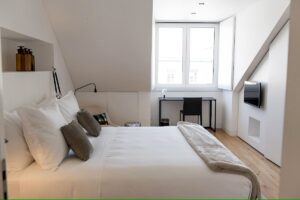 chambre claire et lumineuse