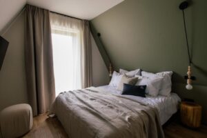 chambre double économique, basique mais cosy et chaleureuse
