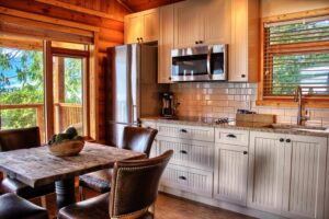 cuisine équipée dans un des cottages pour 6 personnes