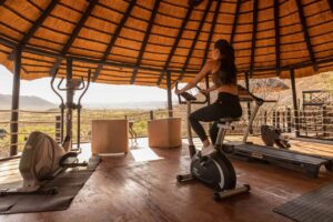 salle de fitness avec vue panoramique