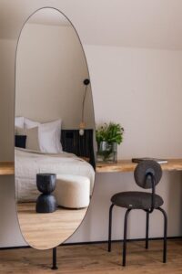 miroir et décoration moderne et élégante dans les chambres