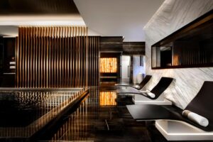 piscine intérieure du spa de l'hôtel