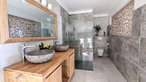 salle de douche d'une des chambres d'hôtes