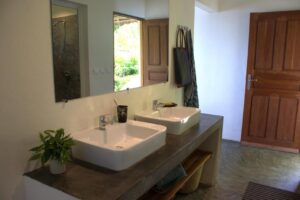 salle de douche dans chaque lodge