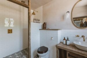 salle de douche d'une chambre