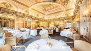salle du restaurant 3 étoiles au guide Michelin