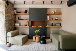 petit salon lounge pour se détendre dans l'hôtel