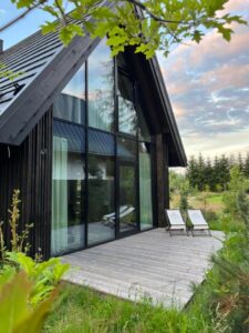 terrasse privée d'un des chalets individuels pouvant accueillir jusqu'à 6 personnes