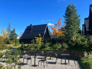 terrasse où peut se prendre le petit déjeuner à l'hôtel Slow Tatry Boutique Resort