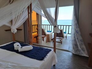 chambre donnant directement sur la terrasse avec la magnifique vue panoramique sur la mer