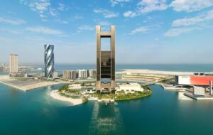 architecture contemporaine et design pour cet hotel en forme de H ou d'échelle sur l'île artificielle de Bahrain Bay au Bahreïn