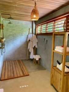 salle de douche dans les chambres