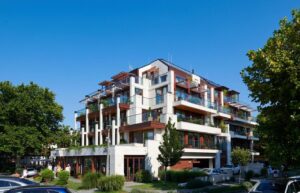 facade de l'hôtel Mala Garden Designe Hotel sur les rives du lac Balaton en Hongrie