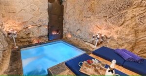 jacuzzi privé dans une suite romantique de l'hôtel Lulu Boutique Hotel