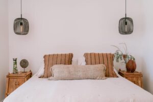 zoom sur le lit dans une des suites