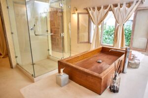 salle de douche d'une chambre de l'hôtel Alawi Boutique Hotel de Watamu au Kenya