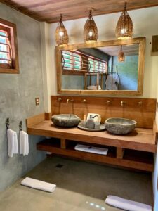 salle de douche d'un bungalow