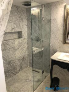 salle de douche d'une chambre