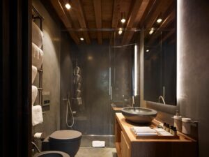 salle de douche d'une suite