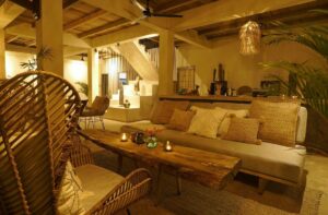 bar et salon lounge de l'hôtel Hani Hideway sur l'île de Gili au nord-ouest de Lombok