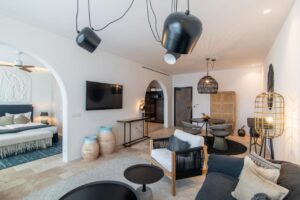 salon d'une suite aux ambiances cosy, design et relaxante