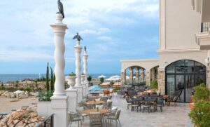 terrasse du restaurant de l'hôtel