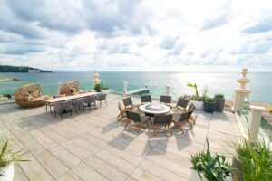 immense terrasse de la suite présidentielle