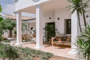 terrasse privée d'une suite de la chambre d'hôtes de charme San Roque Suites de Monda