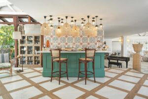bar dans le lobby de l'hôtel pour se servir un rafraîchissement