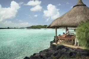 espace de massages en duo face au bleu de l'océan