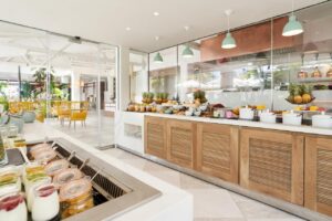 buffet petit-déjeuner servi chaque matin