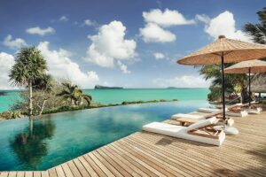 piscine à débordement avec vue panoramique sur les îles au nord de l'île Maurice
