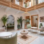 patio chaleureux et élégant du riad le Saadien dans le quartier de Kasbah à Marrakech
