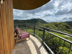 suite offrant sur la terrasse une vue à 360° sur la nature environnante