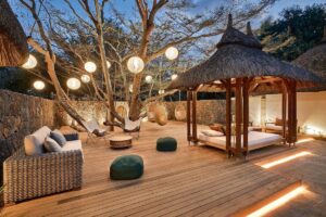 jolie terrasse cosy et cocooning pour se détendre en soirée