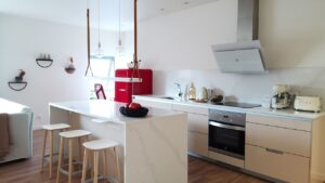cuisine avec îlot central dans un des appartements