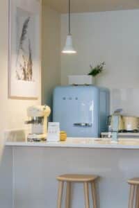 cuisine totalement équipée en produit Smeg